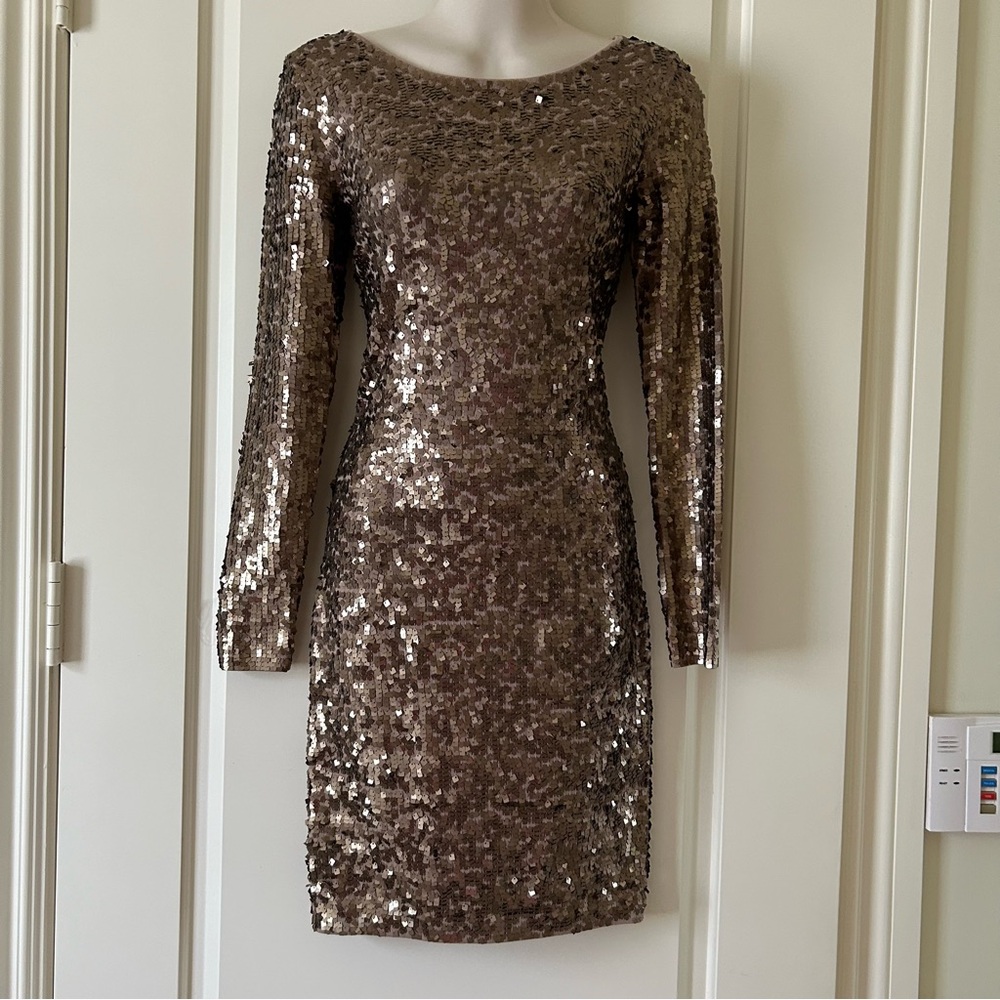 VICTORIA'S SECRET MODA INTERNATIONAL All-Over Sequined Knee-Length Dress…